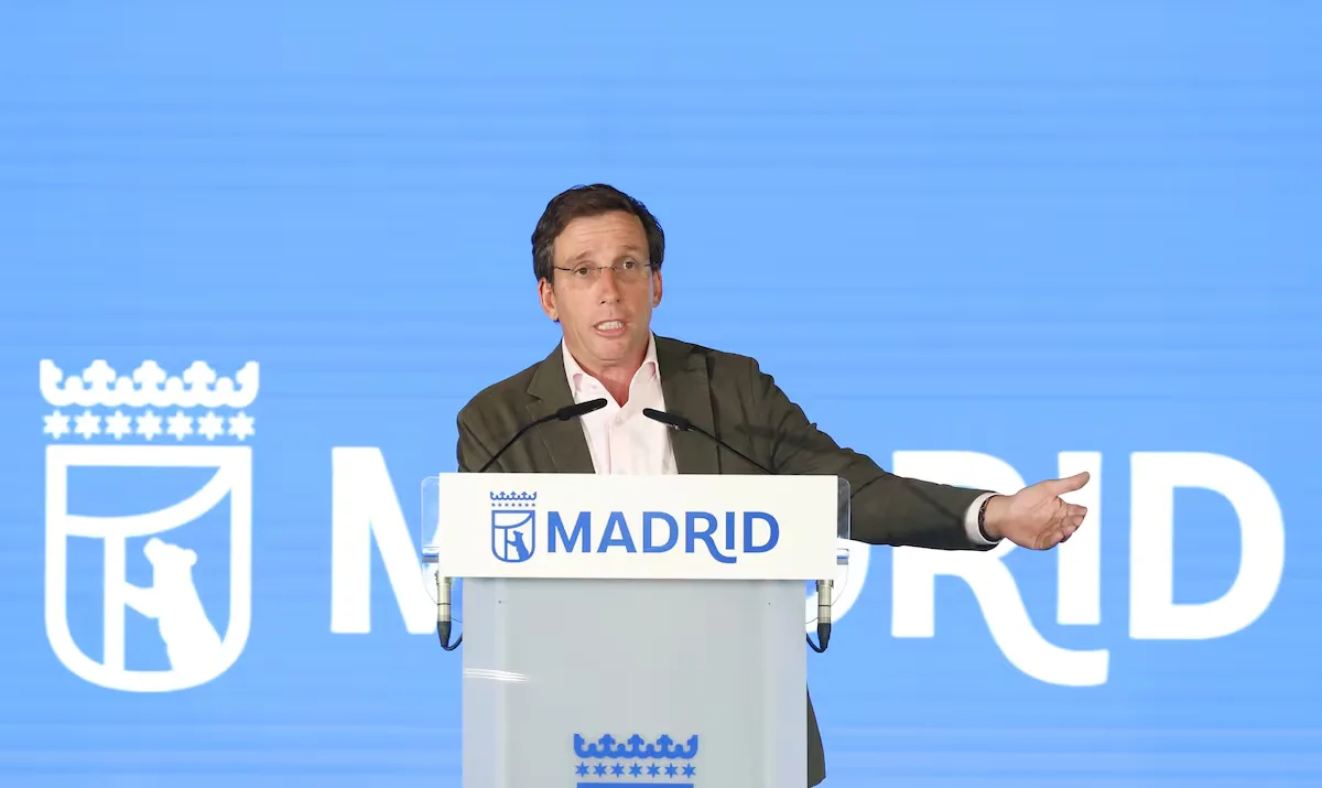 Almeida, about Ayuso's penthouse ahead of the 2027 elections: “They are desperate and keep stretching the chewing gum”