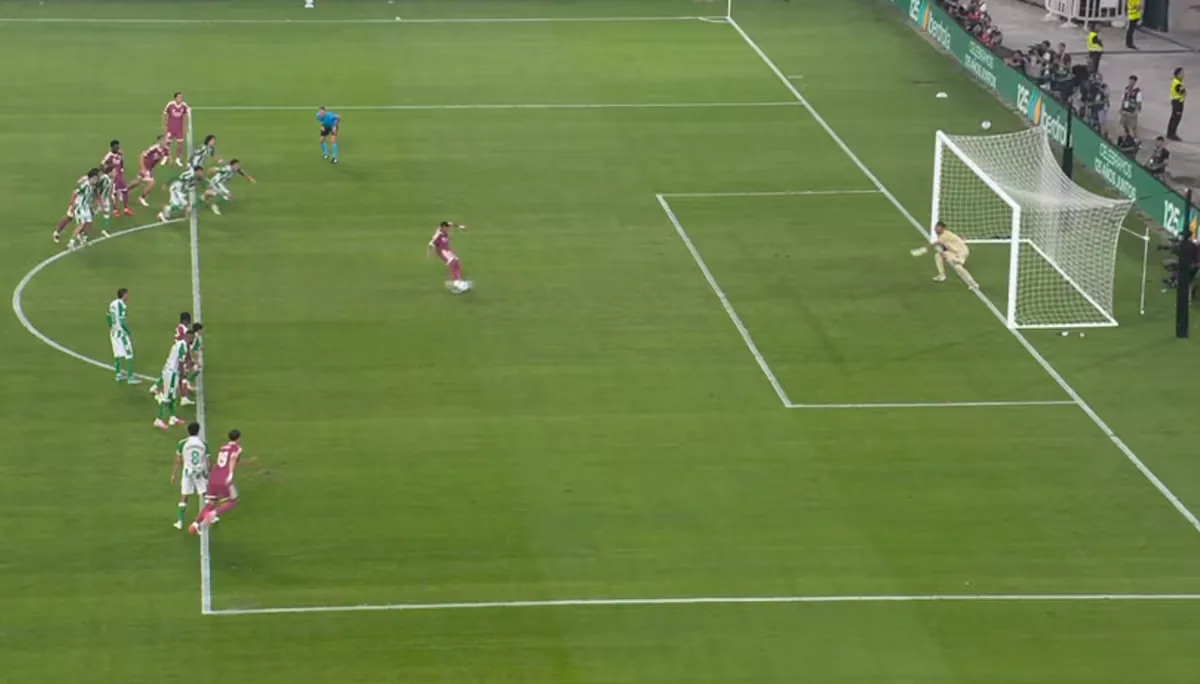 Why Mbappé's missed penalty was not retaken: the rule detail and Bartra's cunning