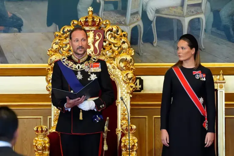 Haakon VIII sworn in as King of Norway before the Parliament