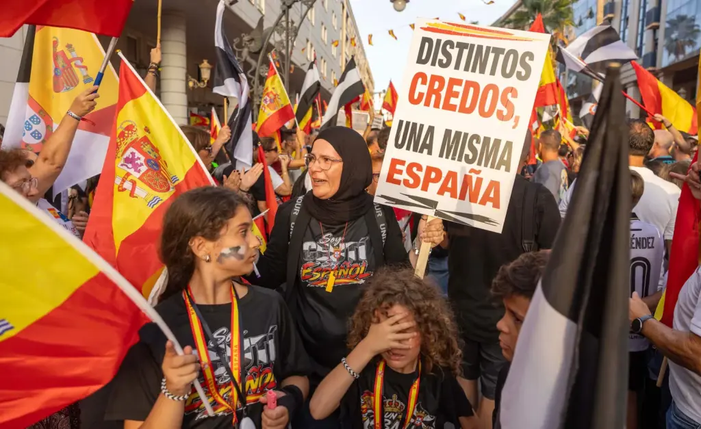 Ceuta takes to the streets to demand solutions to the migration crisis