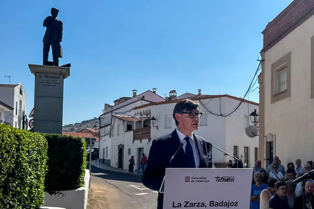 Salvador Illa defiende en Extremadura el modelo de financiación y la solidaridad de Cataluña