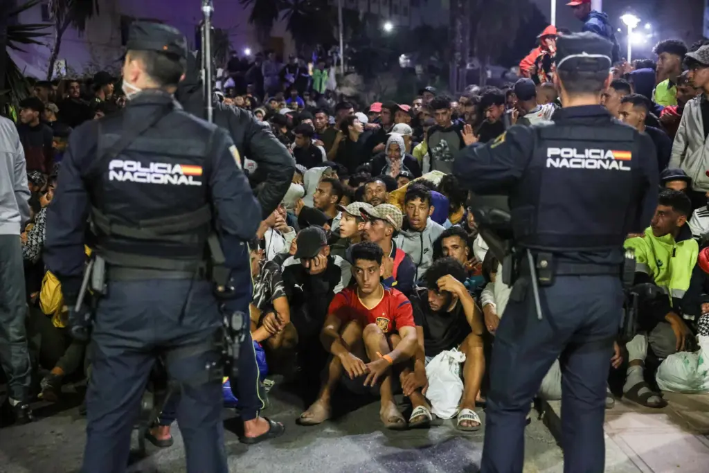 PHOTO GALLERY | The eviction of the beaches of Ceuta, in images