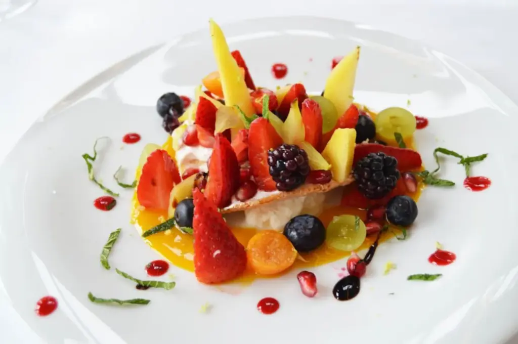 Why is there almost never fruit for dessert in restaurants in Spain?