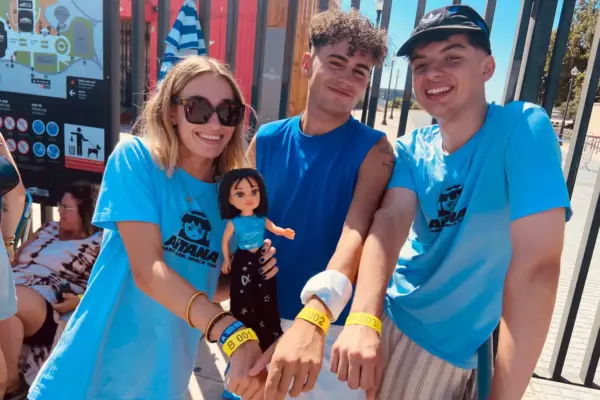 Aitana's fans who have been camping in Barcelona for three days: "We just want her to look at us for a second"