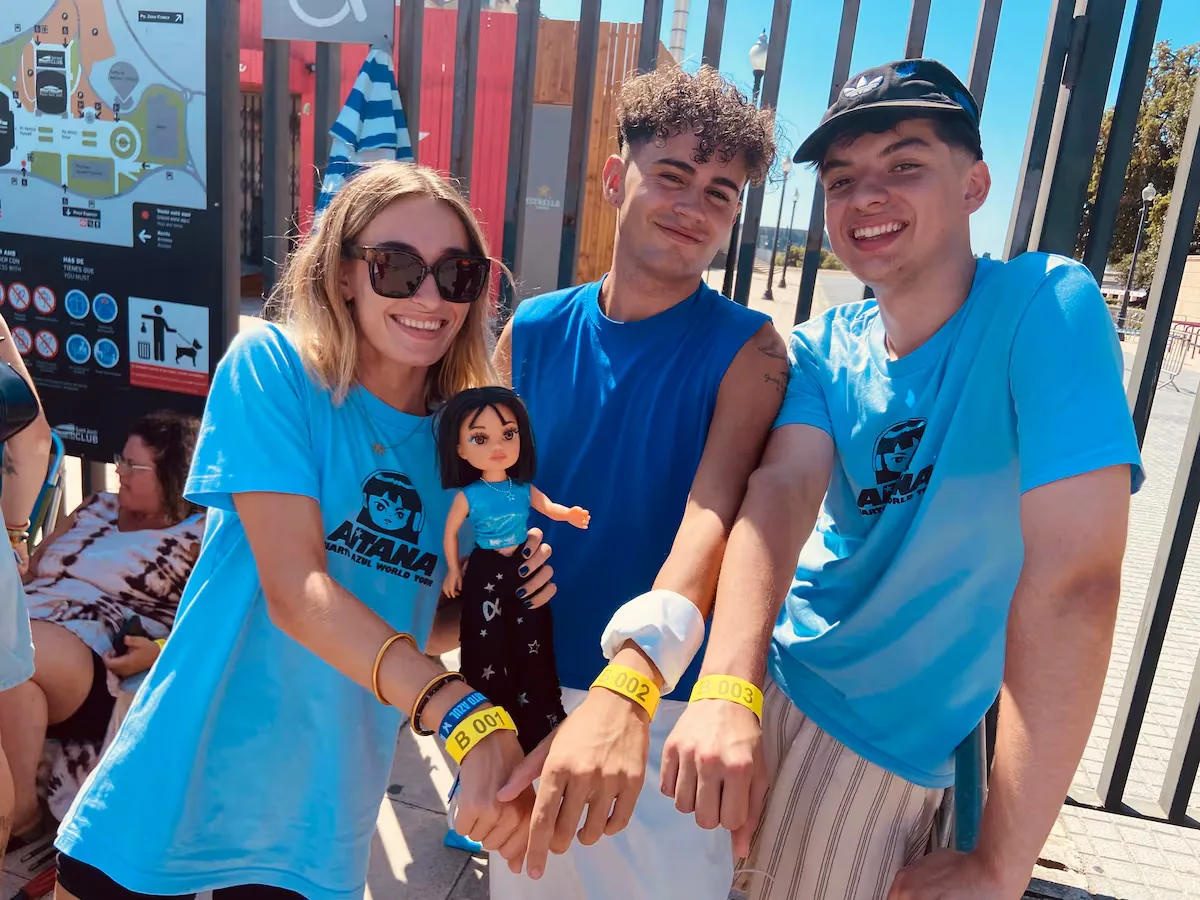 Aitana's fans who have been camping in Barcelona for three days: "We just want her to look at us for a second"