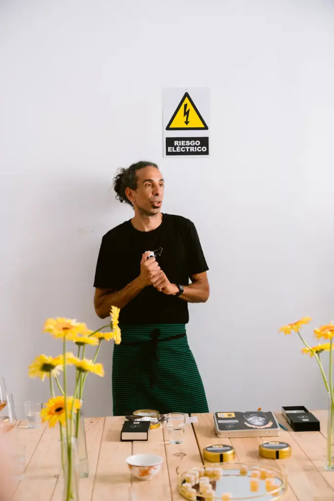 The chef who gave up his Michelin star opened a restaurant in a Madrid market and now sells candy for adults