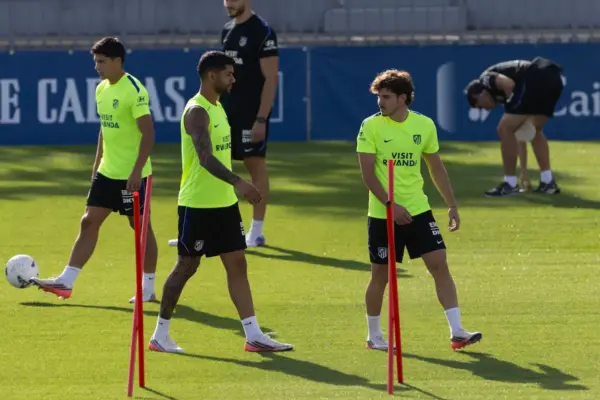 Julián Alvarez enters Atlético's list for San Mamés and Simeone warns: “As Futre says, forgiveness is not with words, it is with goals”