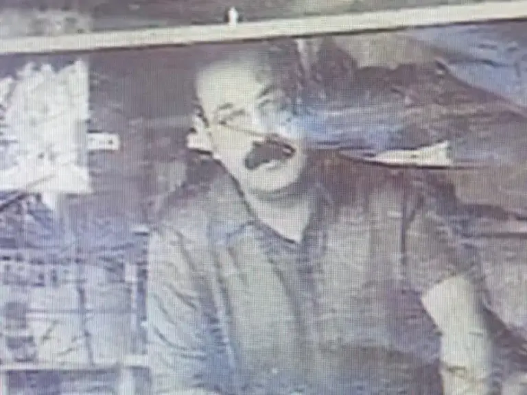 The final chapter of one of the neighborhood's last kiosks: Antonio retires and leaves the three-generation business in limbo