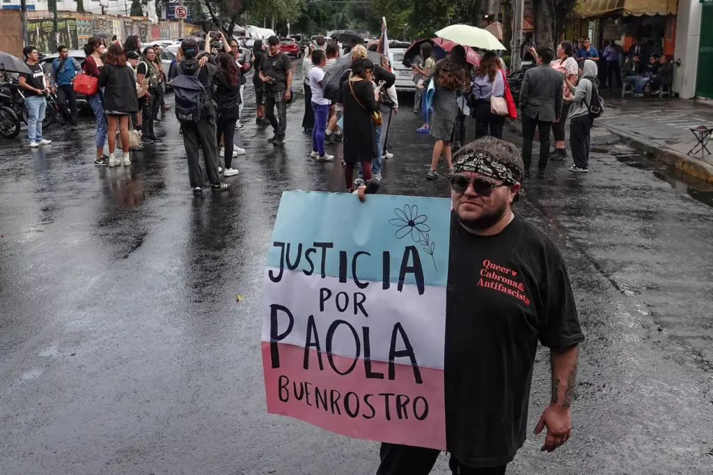 Activists take over Mexico City Prosecutor's Office to demand that the crime against Paola Buenrostro be tried as femicide