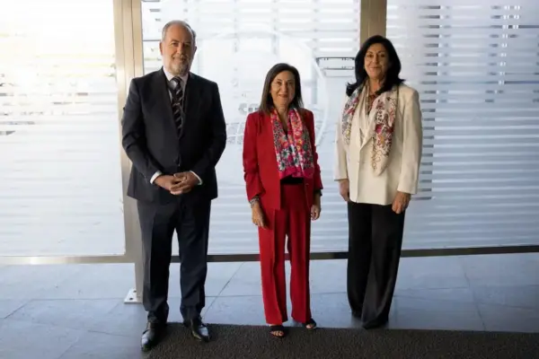 Robles goes to the CNI in redress for the criticism she has received over the Ceuta crisis