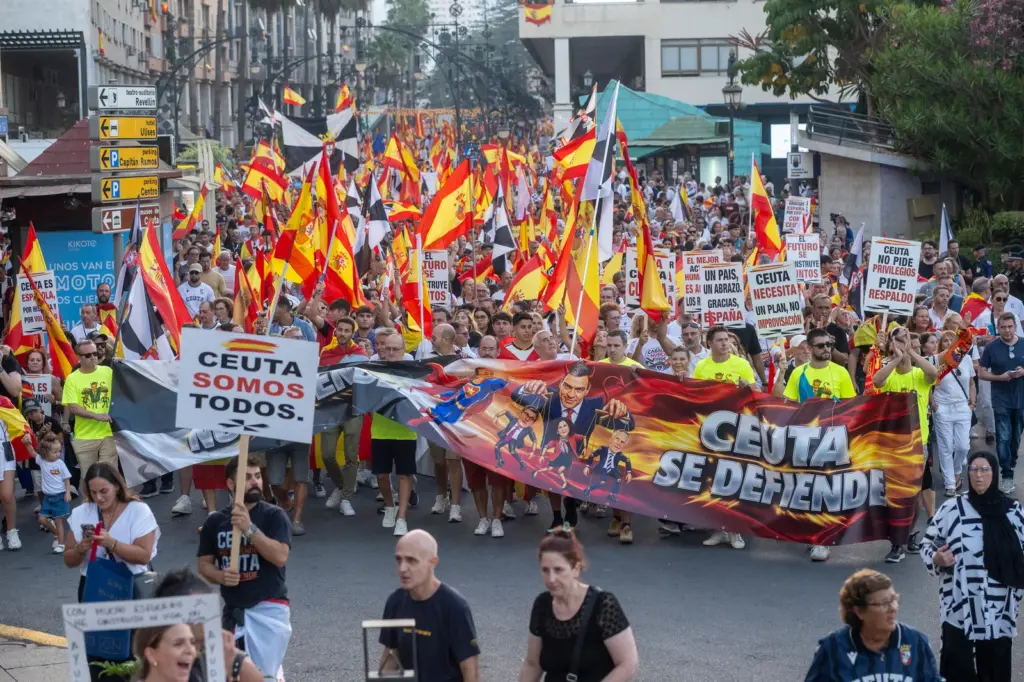 Inside the protest in Ceuta: the emotion of Vivas, the critical PSOE deputy, and the outrage in the street