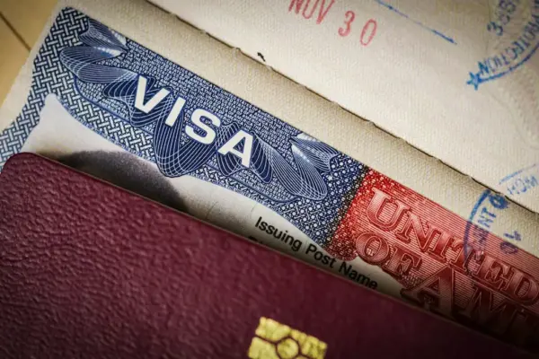 The rule with which Trump seeks to limit ‘green cards’ comes into effect: here are the key points to understand it