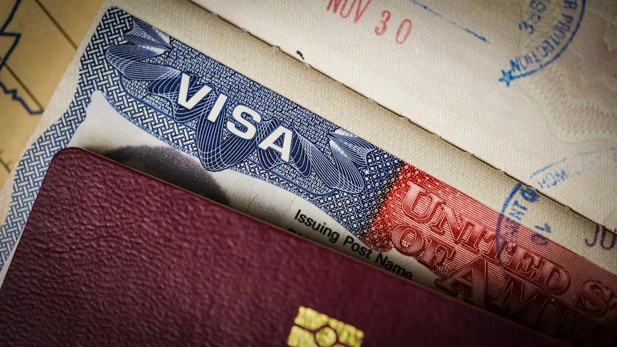 The rule with which Trump seeks to limit ‘green cards’ comes into effect: here are the key points to understand it