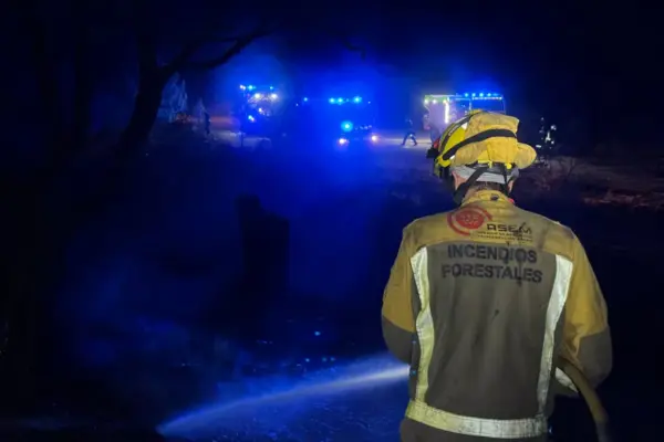 The early morning rain helps in extinguishing the fire in Santa María de la Alameda