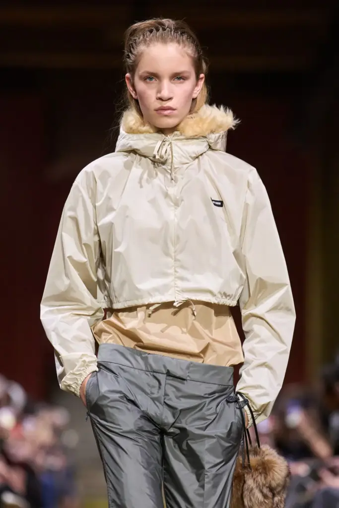 How to stylishly wear the windbreaker, the technical jacket that will be a hit this fall