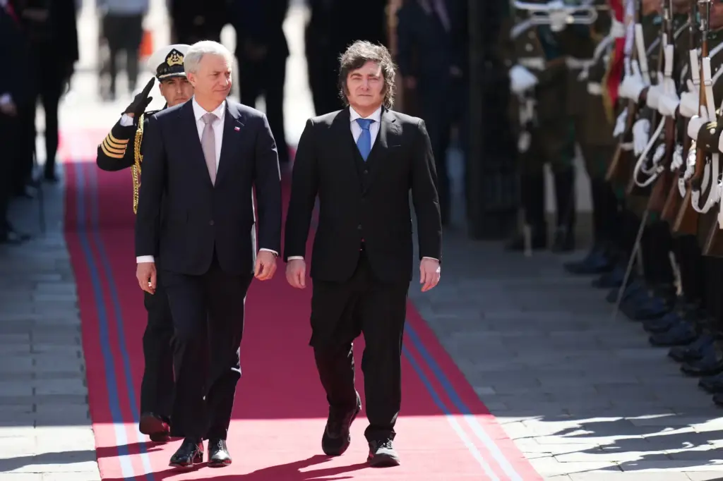 Kast receives Milei in Chile: meeting marked by controversy over the Strait of Magellan ends without statements