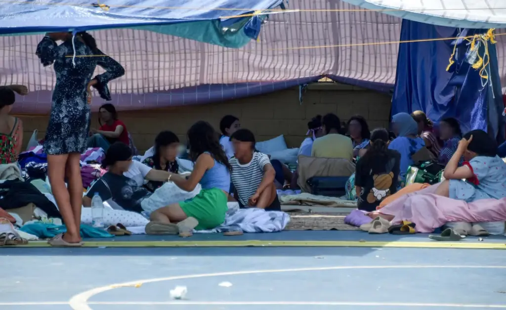 The pressure from the PP complicates the transfer of 500 immigrant girls from Ceuta to the Peninsula