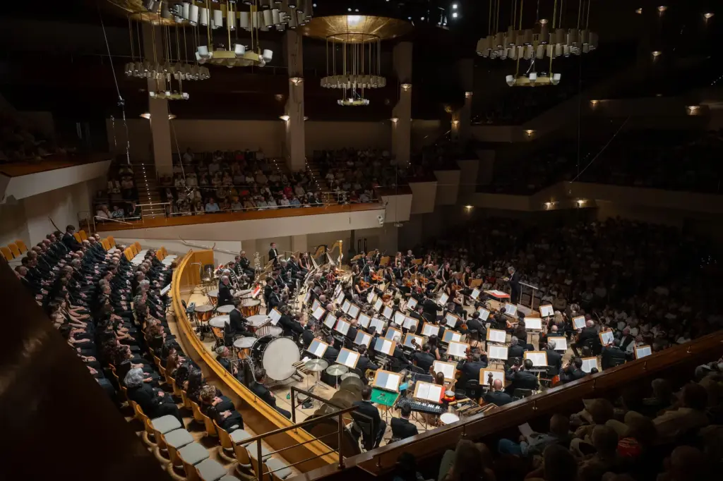 Kent Nagano starts at the beginning: a breathtaking Mahler ‘Resurrection’ inaugurates his era with the National Orchestra