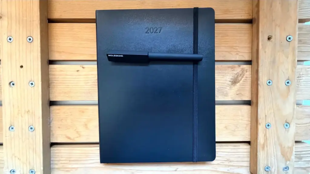 With the help of a 'smart pen', it is possible to digitize all notes in the planner's app.