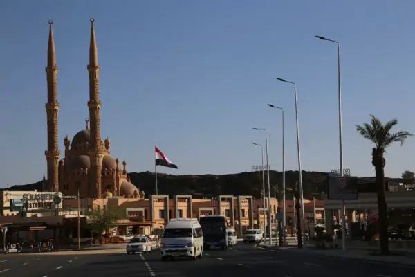 At least 16 dead in a bus accident in southern Egypt