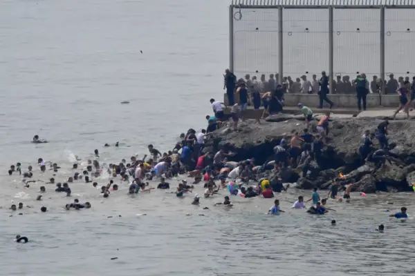 The CNI warned Morocco, the Government Delegation, and the Civil Guard of “calls” in groups with 180,000 members the day before the massive entry into Ceuta