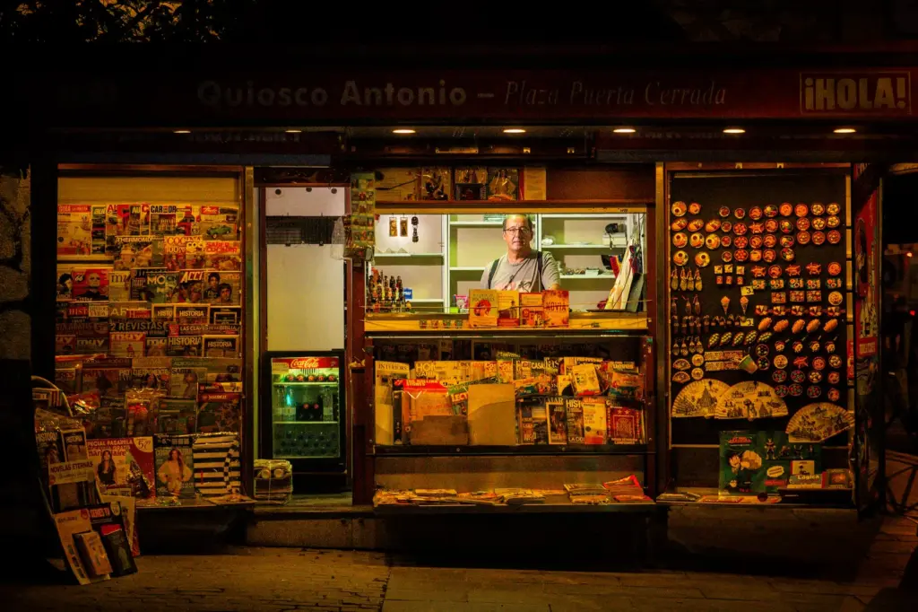 The final chapter of one of the neighborhood's last kiosks: Antonio retires and leaves the three-generation business in limbo