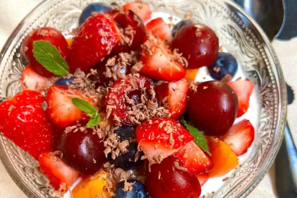 Why is there almost never fruit for dessert in restaurants in Spain?