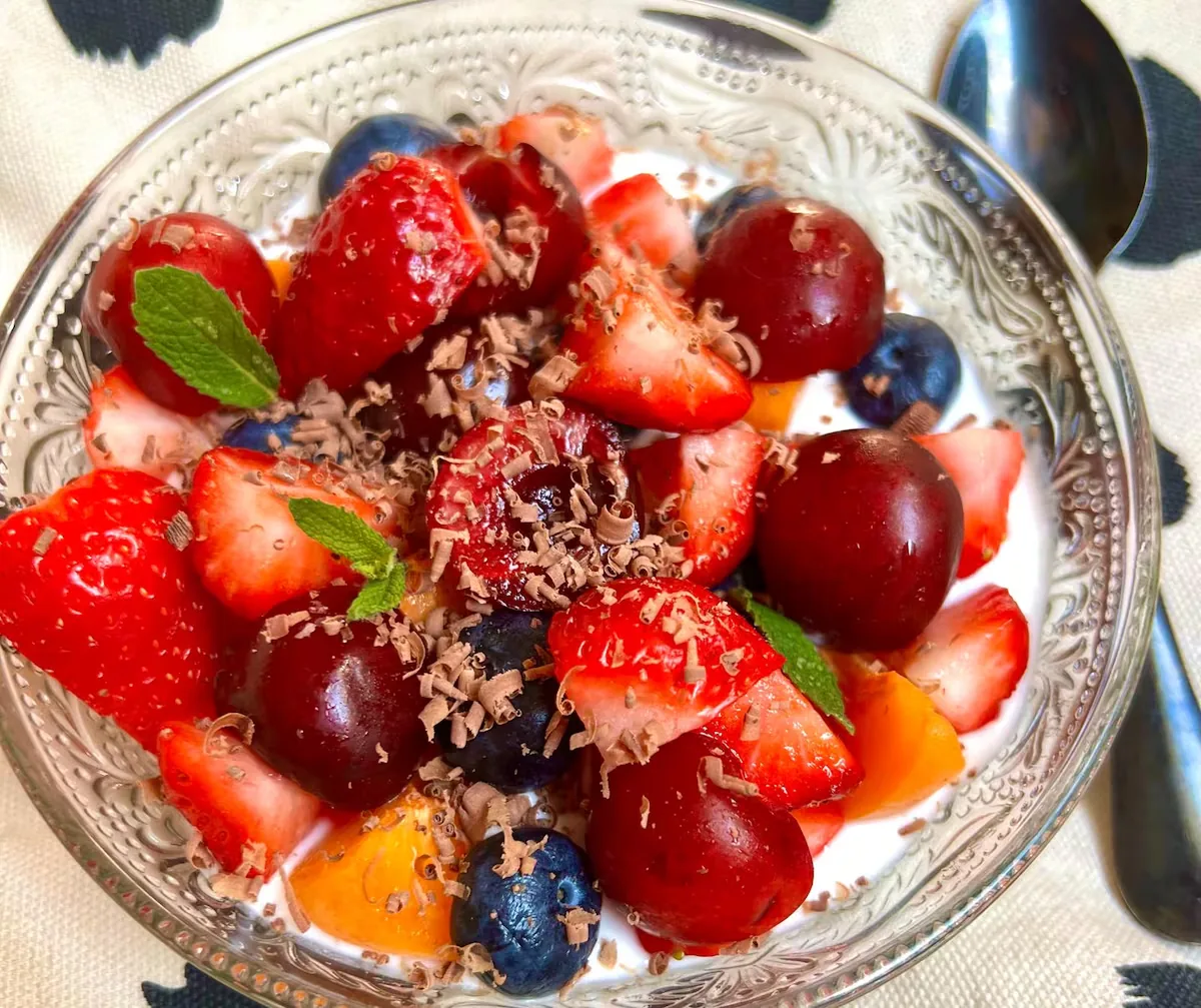 Why is there almost never fruit for dessert in restaurants in Spain?