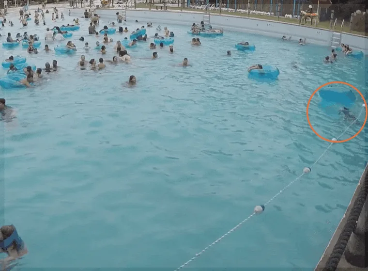 The summer with the most drownings on record: how to recognize someone in danger?