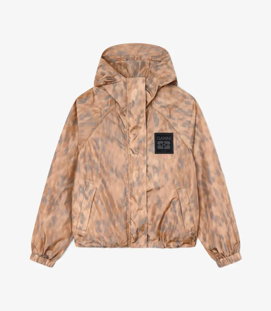 How to stylishly wear the windbreaker, the technical jacket that will be a hit this fall