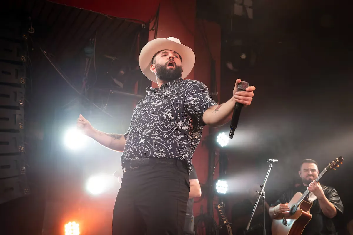Carín León, el primer latino en la Sphere de Las Vegas, deja roncos a sus 20.000 fans tras la cancelación del jueves