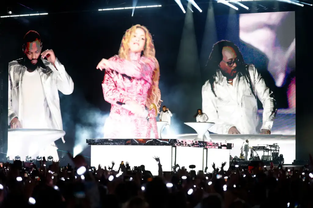 Shakira spreads joy in Madrid in a fun concert that lacked depth