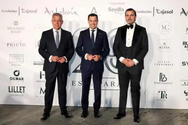 A private gala at the foot of the Giralda with public money exalts the Sevillians