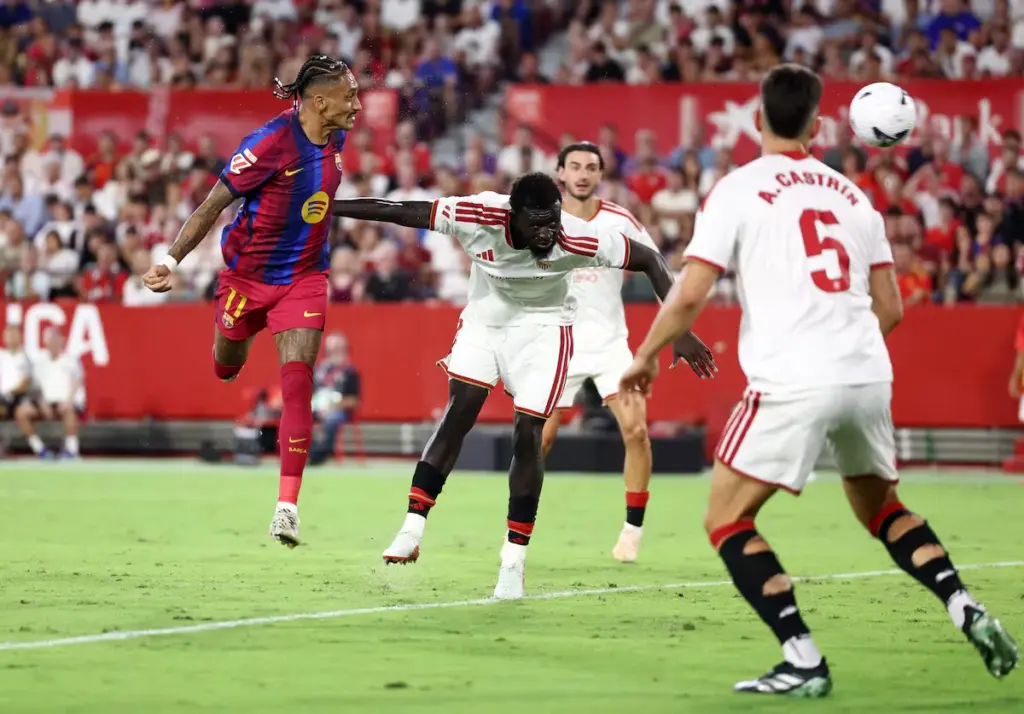 Raphinha's Barça thrashes an energetic Sevilla