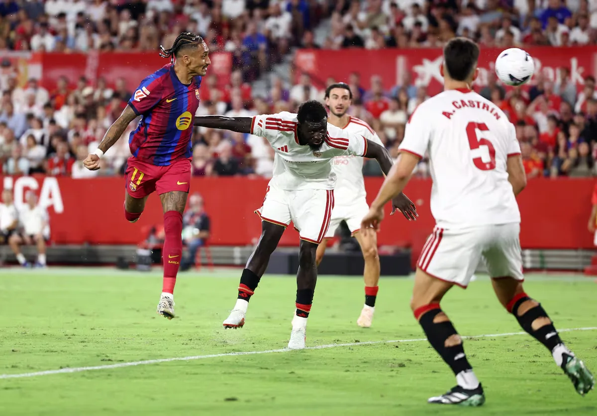 Raphinha's Barça thrashes an energetic Sevilla