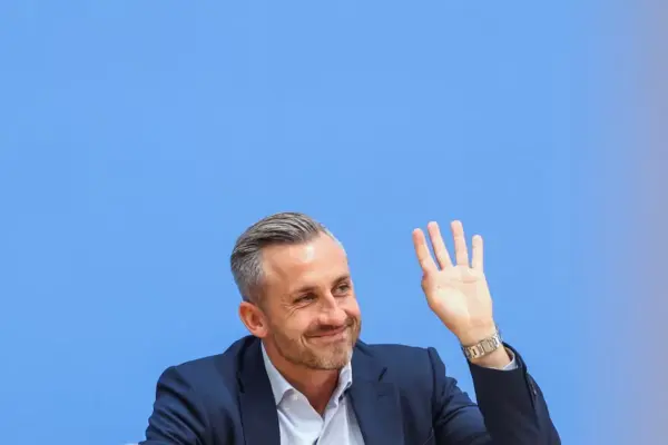 Who is Ulrich Siegmund, the ‘popular boy’ and smiling man who defeated the far right in Saxony-Anhalt