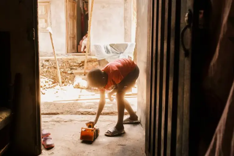 Orphan and mother of four siblings at 18: the life of Heidy Rojas after the earthquake in Chocó
