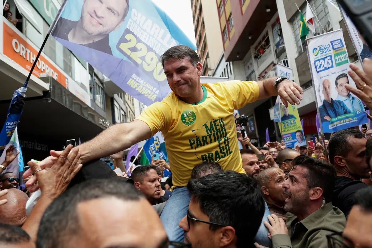 La policía investiga si los Bolsonaro usaron dinero público para pagar la película sobre el expresidente