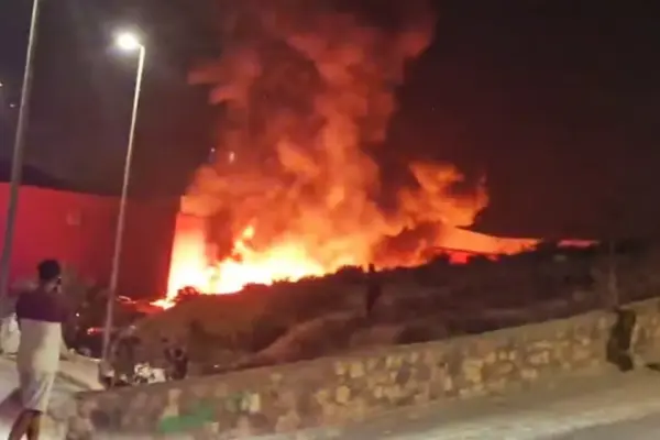 Latest news on immigrant entry to Ceuta, live | At least 40 migrant tents set on fire in the Naves del Tarajal