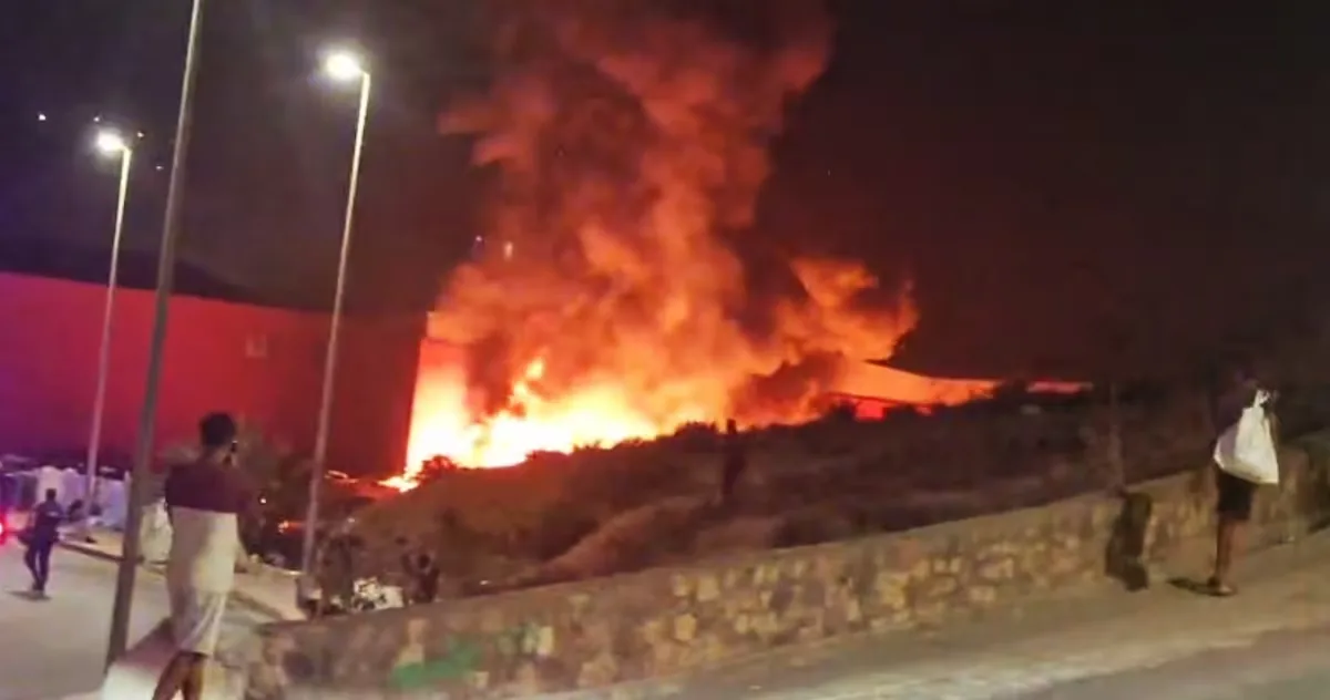 Latest news on immigrant entry to Ceuta, live | At least 40 migrant tents set on fire in the Naves del Tarajal