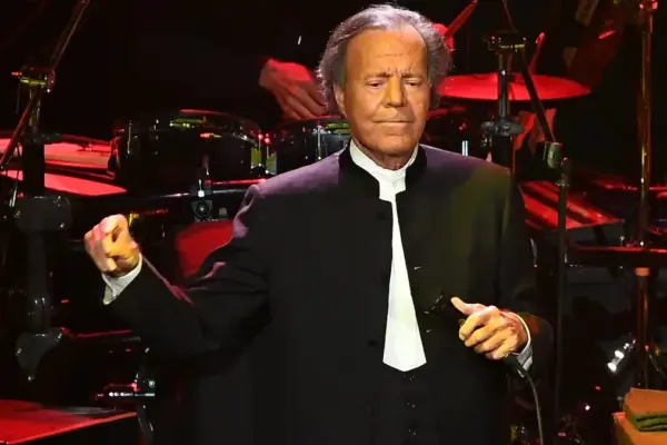 Las dos extrabajadoras de Julio Iglesias que lo denunciaron por agresión sexual anuncian una querella contra el cantante