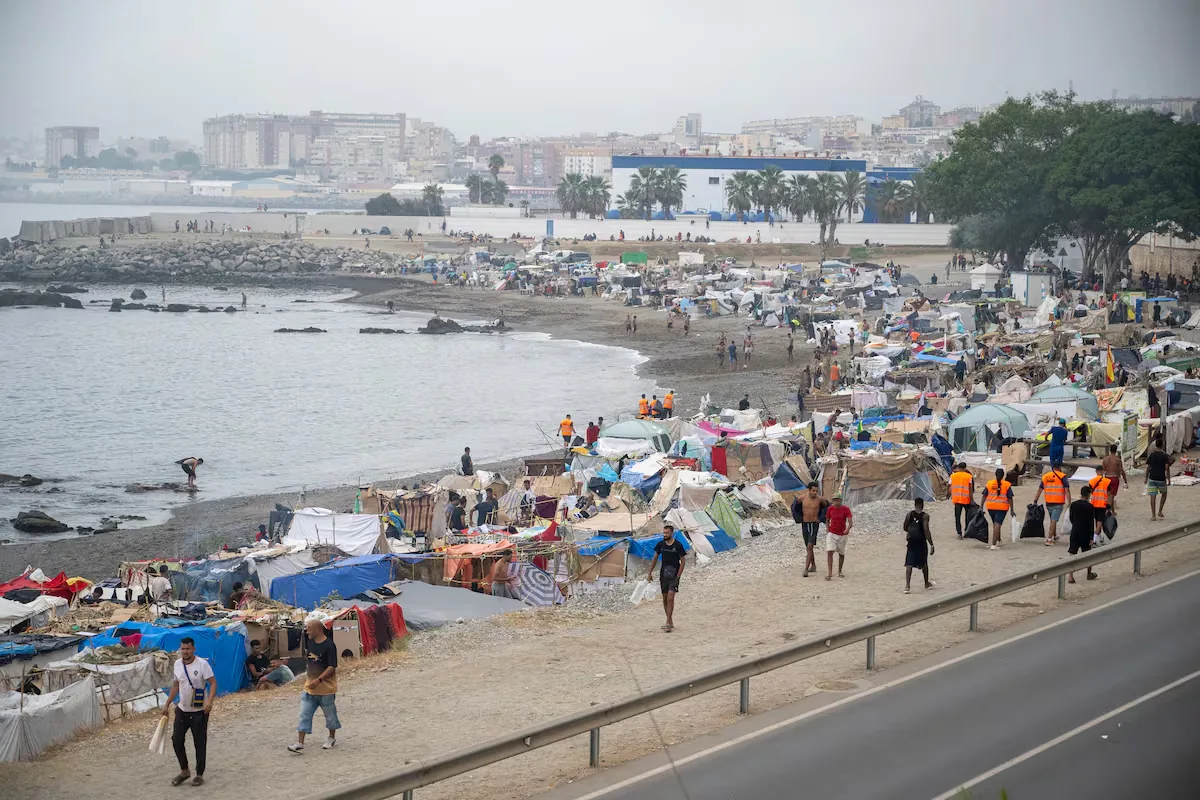 Identified 21 migrants for throwing stones at a military patrol and civil guards in Ceuta