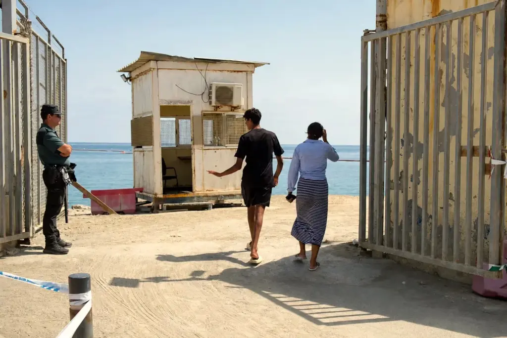 Leaving Ceuta on their own: “I can’t take it anymore, I’m leaving. I still don’t know why I came”