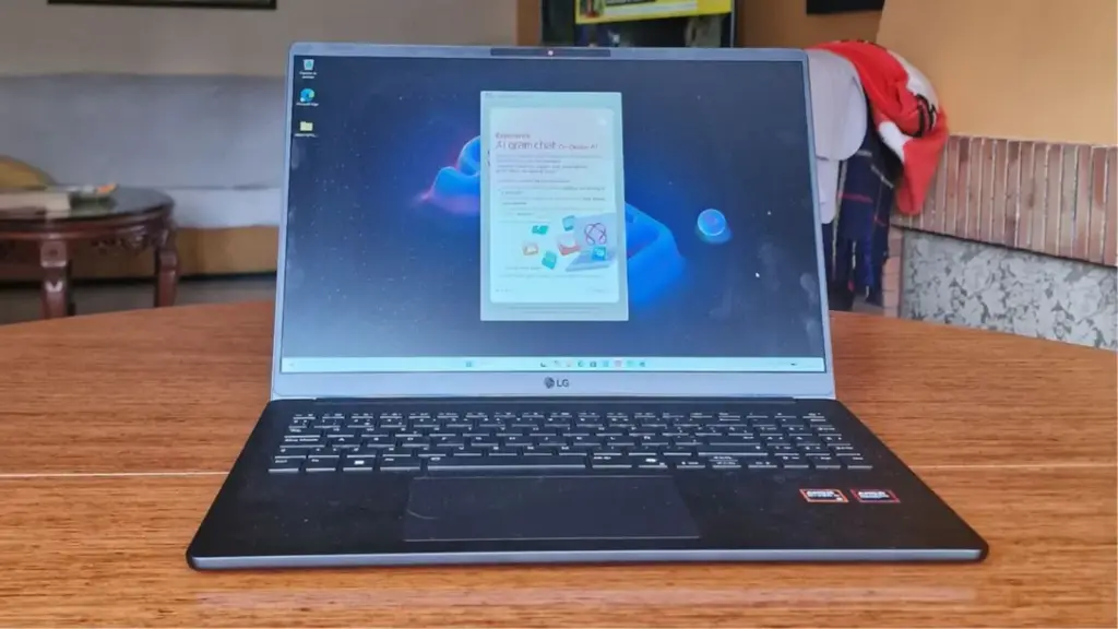 This is the only laptop in the comparison that does not have an OLED panel, but IPS.