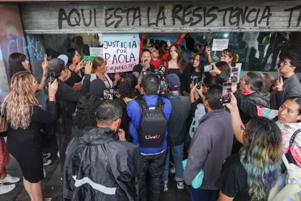 Activists take over Mexico City Prosecutor's Office to demand that the crime against Paola Buenrostro be tried as femicide