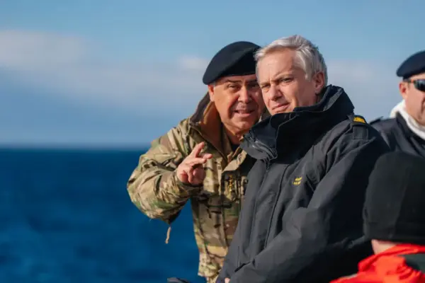 Kast will not require Milei to sign the repeal of the decree that considers the Strait of Magellan as a shared space