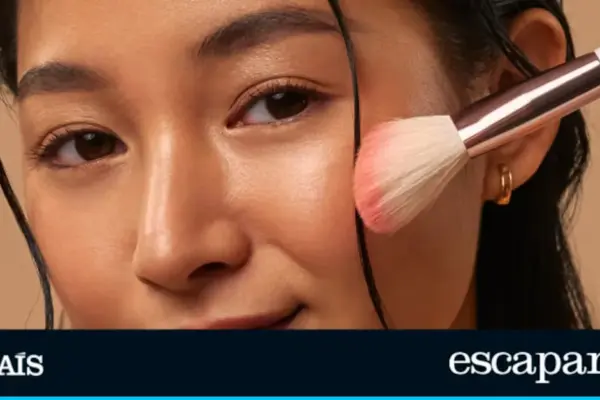 It looks like a traditional compact powder, but this Avène makeup hides a formula with high sun protection