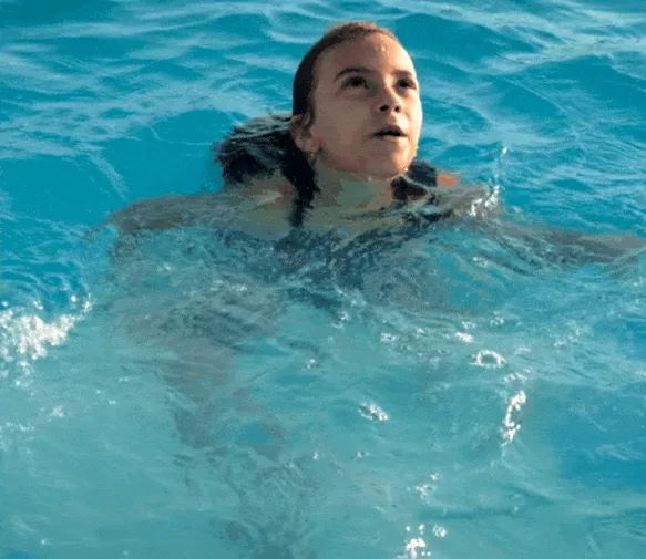 The summer with the most drownings on record: how to recognize someone in danger?