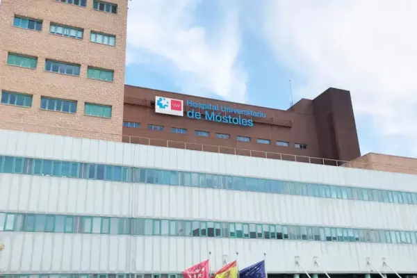 ‘El Niño’, a well-known car thief from Madrid, is abandoned at the Móstoles Hospital with five gunshot wounds