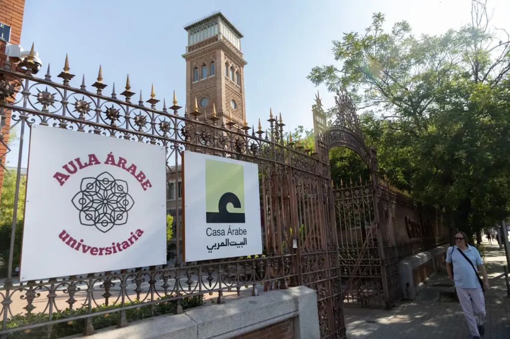 Almeida accuses the Foreign Ministry of an "illegal occupation" of the Arab House and is considering legal action
